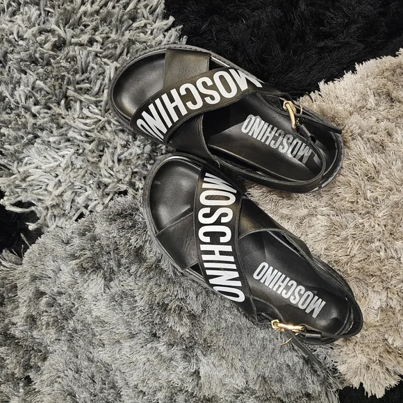 Authentic Moschino Black Slide Sandals with Bold Branding (Unisex) W-8 ,M- 6.5/7 - Picture 2 of 9